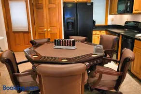 Huge 7BR Mountain Lodge Hot Tub & Putting Green - Image 3