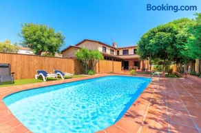 Villa with private pool, bbq and garden - Image 1