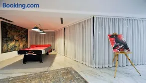 Huge Stunning Villa - Image 3
