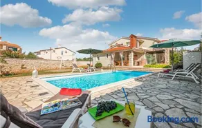 Four-Bedroom Holiday Home In Golubovo - Image 1