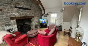 Newly Renovated stone cottage located 2.5 miles from Killarney Town - Image 2