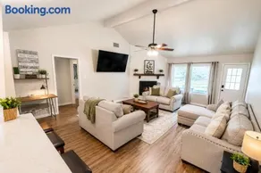 Military Friendly 3BR 2BA Retreat Near Randolph AFB - Image 1