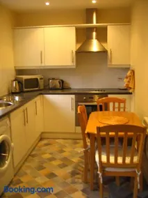 Simpson's Apartments - Image 5