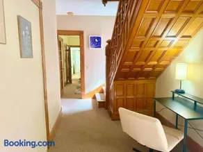 Cozy Downtown Retreat Sleeps 4 Walk to Downtown - Image 1