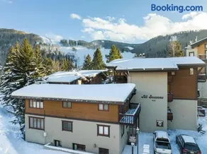 All Seasons Condo Close to Gondola - Image 1