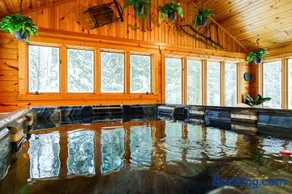 Creekside Chalet - Huge Indoor Spa - Image 2