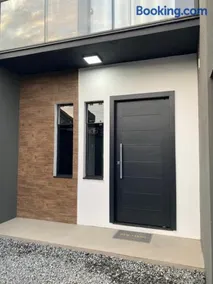Casa nova e ampla, completa para sua hospedagem - Image 1
