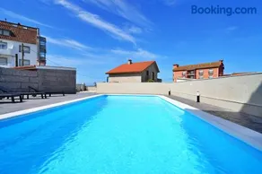 Apartamentos con piscina frente a la Playa de Paxariñas - Image 4