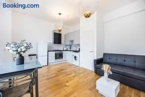 Spacious Islington Apartment - Image 1