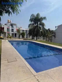Villa con Jacuzzi Privado, Asador y Roof Garden en Villas Teques - Image 1