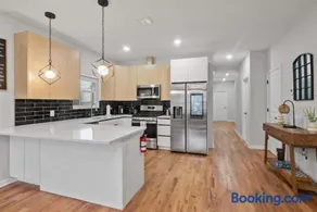 Spacious 4BED 3BA Apt with Garage Near NYC and MetLife Stadium close to PATH ready for FIFA - Image 3