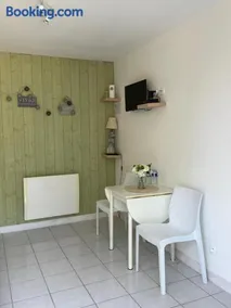 Les Cabanes du Lac à Surgères - Image 2