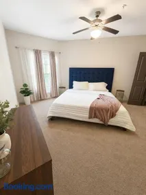 Cozy King Suite - Perimeter Center - Image 1