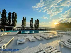 Mojo Beach - Image 1