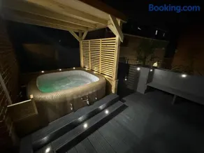 Hi spec Victorian apartment with Rooftop Hot tub - Image 3