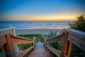 Oceanfront Condo, Private Patio, Beach Access, BBQ - Image 3
