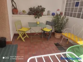 Grande chambre avec garage dans quartier historique - Image 3