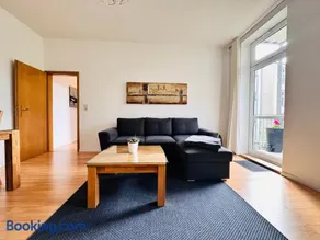 Attraktive Wohnung im schönen Hinterhof - Image 1