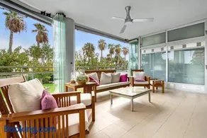 APARTAMENTO CON ESPECTACULAR TERRAZA FRENTE AL MAR - Image 3