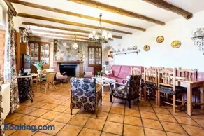 Spaziosa casa totalmente attrezzata con terrazza, barbecue e piscina | Vista sul giardino | Perfetta per il lavoro da remoto - Image 2