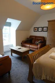 MacDonald House - Image 3