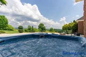 Luxury Getaway Home with Panoramic Views, Pool & Hot Tub! - Image 1