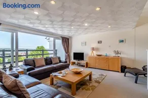 3 Bed in Saundersfoot oc-pw9101 - Image 3