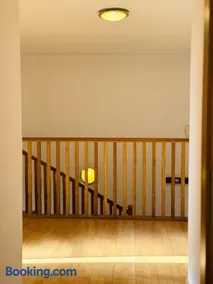 Srdce Mesta 3 - slnečný apartmán V Podkroví s balkónom nad ulicou - Image 5