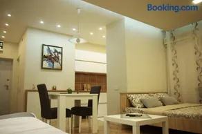 Square Studio Apartment - Image 2