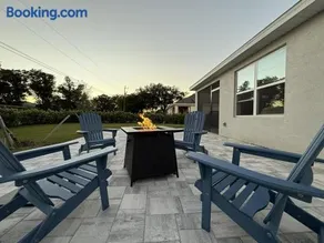 Hot Tub Haven by Hospitals & Beach - Image 3