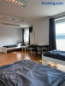 2 BR Apartment, 5 Singlebeds, near A7 Autobahn, Free Parking, Henstedt-Ulzburg - Image 4