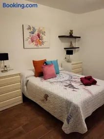 Casa baja preciosa con jardín privado en primera línea naturista! - Image 1