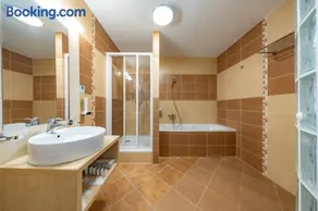 Hotel CROCUS - Image 5