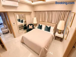 Modern apartment with pool and rooftop, centrally located - Image 4