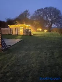 Yellowhammer Hut at Carr House Farm - Image 2
