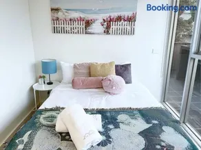 Chic Short Stay Retreat at Doncaster - Image 3