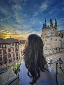 Una MIRADA A LA CATEDRAL-Apartamentos Burgos Catedral - Image 2