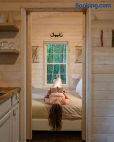 The Evergreen - Serene, Romantic Getaway, Outdoor Shower, and Hiking - Image 2