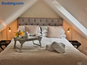 Oak Tree Hideaway - Image 2