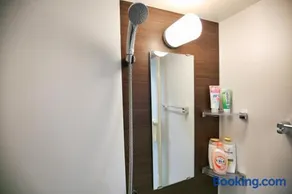 QU302 EPrivate 2BR Home with Living Room and Kitchen, Separate Bath and Toilet, Sleeps 4 - Image 2