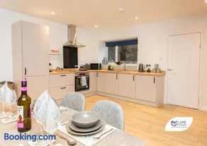 Luke Stays - Good Station Cottages - Image 1