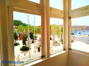 Seafront 1 bedroom Maisonette - Image 2