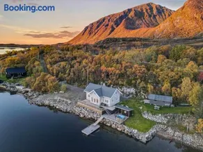 Unik sjøhytte i Lofoten - Image 1