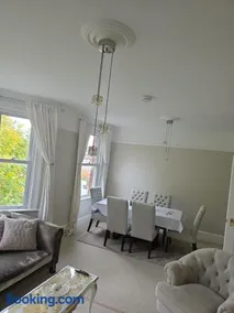 Large Victorian Apartment With High Speed Wifi 350mbps - Image 2