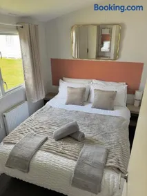 Casita De Cuervo at Shorefield Park - WIFI - Pet Friendly - Passes Included - Image 5