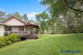 Large Luxury Farmhouse - 3 Bedroom Acreage Escape - The Wildernest - Image 3