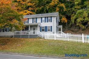 Great Location! Colleges! Hiking! Ithaca Commons! - Image 2