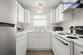 Modern - Round Rock 1BR -Near Austin - King Bed - Image 2
