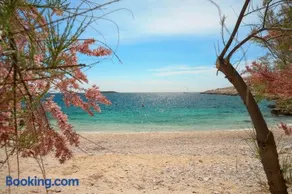 Beachfront Villa Sevid with heated pool and jacuzzi - Image 2