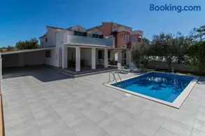Villa Vesa - Image 1